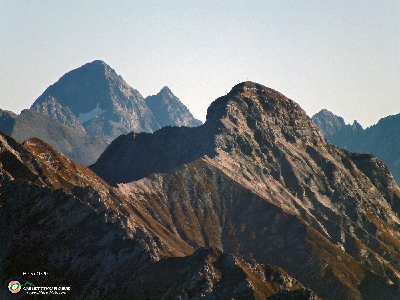 15 Zoom verso Pegherolo e Pizzo del Diavolo.JPG